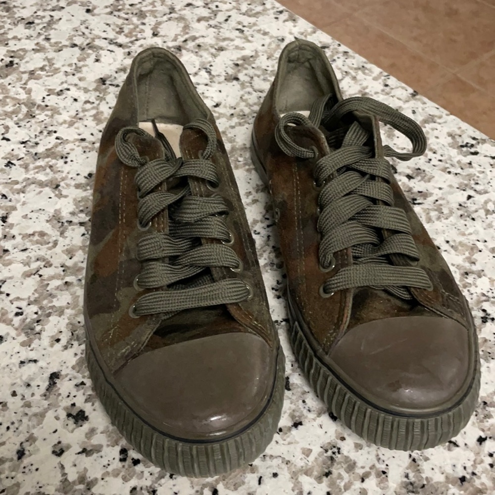 Via Pinky camo canvas sneakers